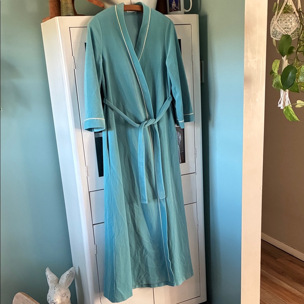 Vanity Fair sz S Vintage Blue Robe with White Trim euc